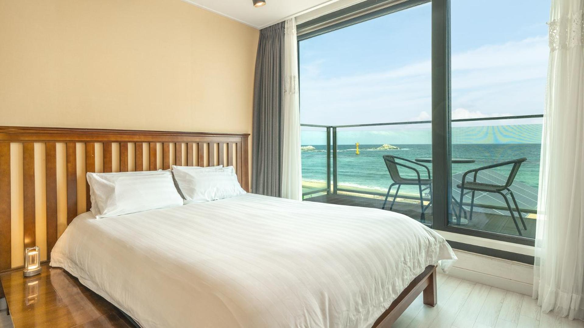 Goseong Littlesquare Oceanview Pension Room photo