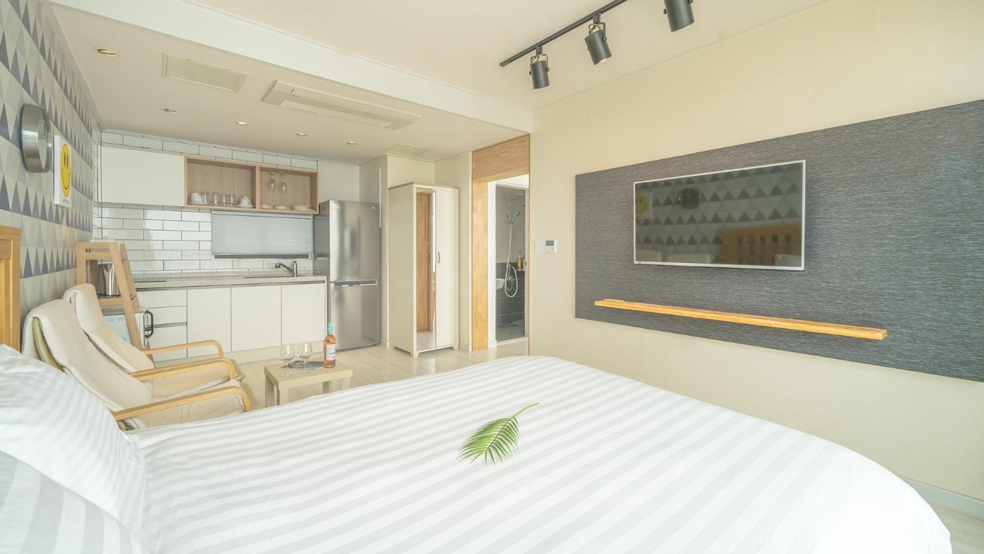 Goseong Littlesquare Oceanview Pension Room photo