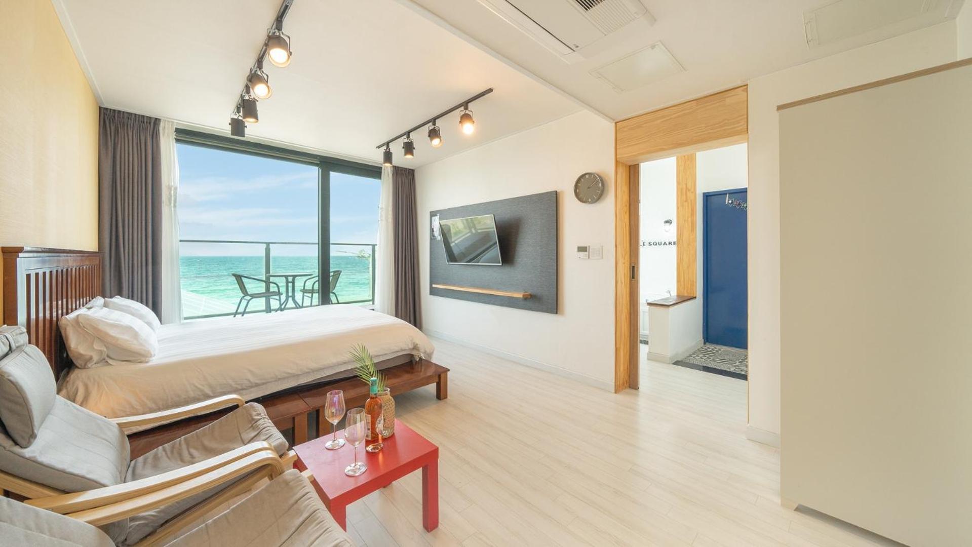 Goseong Littlesquare Oceanview Pension Room photo